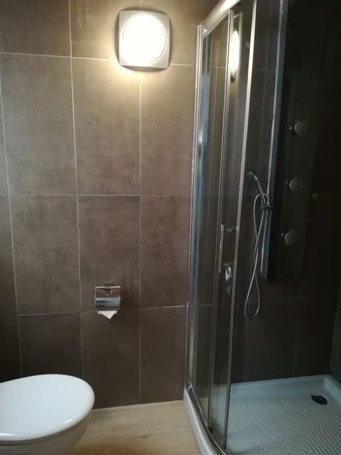 Comfort Room | Bathroom shower