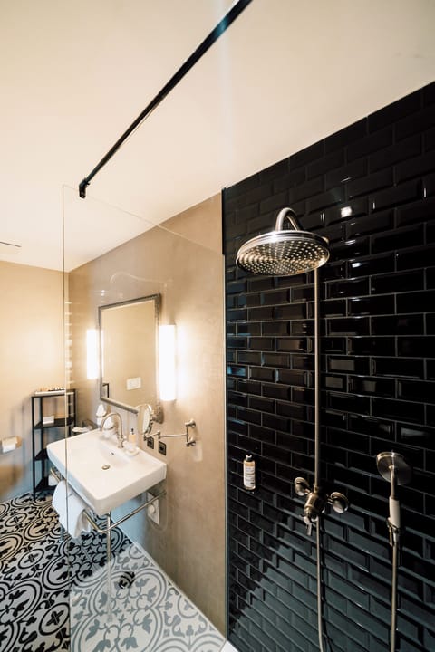 Signature Double Room | Bathroom | Combined shower/tub, deep soaking tub, free toiletries, bathrobes