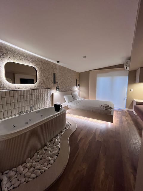 Exclusive Double Room, Garden View | Premium bedding, minibar, desk, laptop workspace