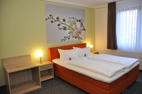 Double Room, 1 Bedroom, Garden View | Premium bedding, in-room safe, individually decorated