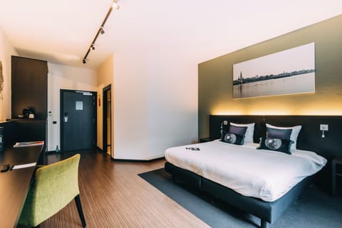 Down comforters, minibar, in-room safe, desk