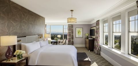Junior Suite, 1 King Bed | Egyptian cotton sheets, premium bedding, down comforters, in-room safe