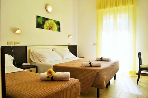 Triple Room | Minibar, in-room safe, desk, bed sheets