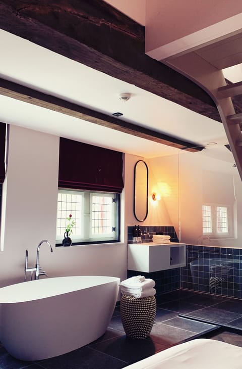 Family Suite | Premium bedding, minibar, in-room safe, individually decorated