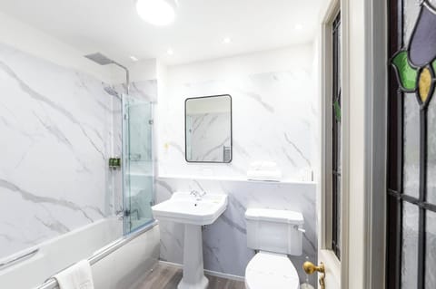 Free toiletries, hair dryer, bathrobes, towels