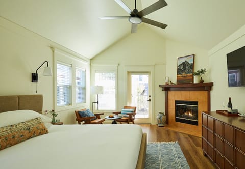 Premium bedding, down comforters, Tempur-Pedic beds, free minibar items