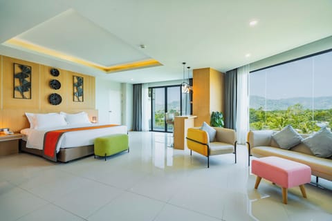 Junior Suite | In-room safe, blackout drapes, free WiFi, bed sheets