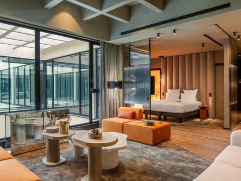 Hypo-allergenic bedding, minibar, in-room safe, blackout drapes