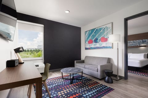 Suite, 1 King Bed | In-room safe, desk, blackout drapes, iron/ironing board