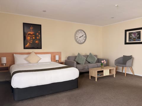 Family Unit 1 | Egyptian cotton sheets, in-room safe, desk, soundproofing