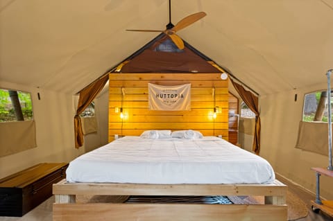 Romantic Tent | Individually furnished, bed sheets