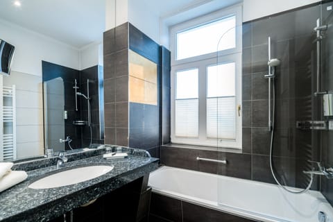 Double Room | Bathroom | Free toiletries, hair dryer, bathrobes, towels