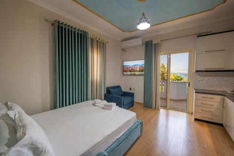 Quadruple Room with Kitchen | In-room safe, free WiFi, bed sheets