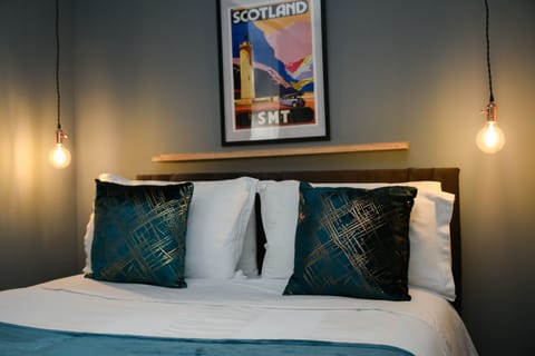 Apartment, 1 Bedroom (The Gallery) | Blackout drapes, iron/ironing board, bed sheets