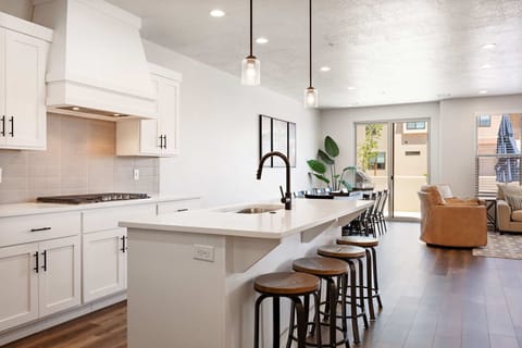 Townhome, 5 Bedrooms | Private kitchen | Fridge, oven, coffee/tea maker, toaster