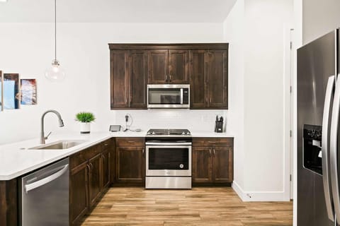 Townhome, 3 Bedrooms | Private kitchen | Fridge, oven, coffee/tea maker, toaster