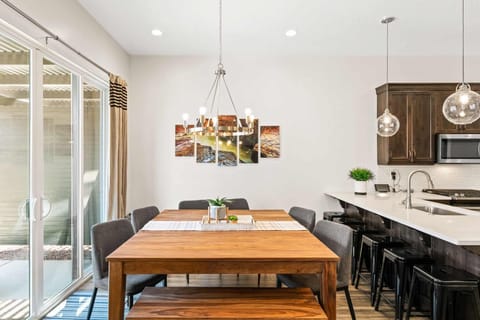 Townhome, 3 Bedrooms | Dining