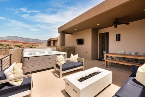 Townhome, 6 Bedrooms | Property grounds