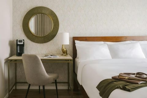 Deluxe Room, 1 King Bed | Premium bedding, individually furnished, laptop workspace