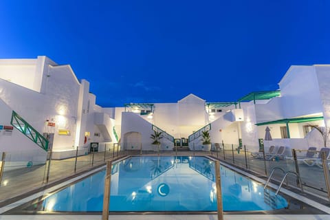 3 outdoor pools