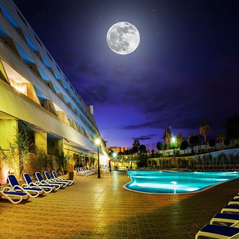 Outdoor pool, sun loungers