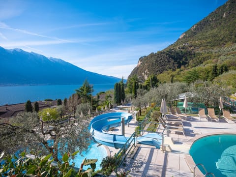 Indoor pool, seasonal outdoor pool, pool umbrellas, sun loungers