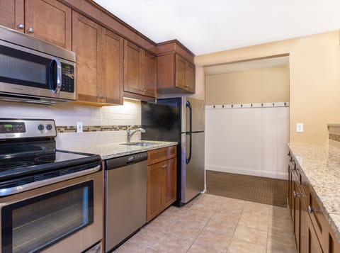 Grand Room, 3 Bedrooms (Grand Summit Resort) | In-room safe, iron/ironing board, free cribs/infant beds, free WiFi