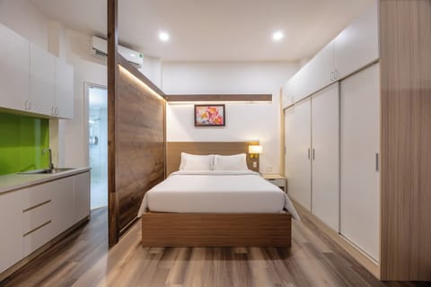 Executive Suite Room | Minibar, in-room safe, blackout drapes, iron/ironing board