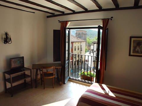 Single Room | In-room safe, blackout drapes, cribs (free), rollaway beds (surcharge)