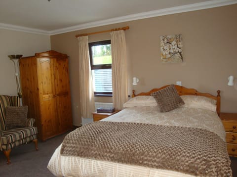 Twin Room | Desk, blackout drapes, iron/ironing board, free WiFi