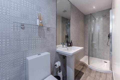 Luxury Double or Twin Room, Ensuite, Sea View (Double or Twin Sea View) | Bathroom