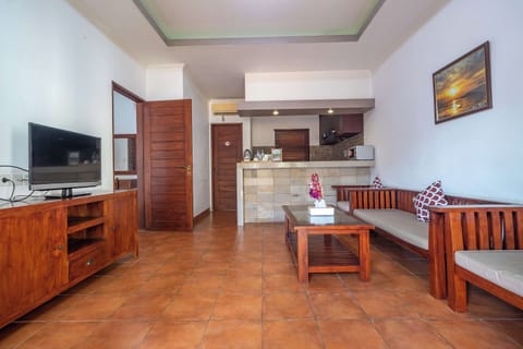 Minibar, in-room safe, desk, iron/ironing board