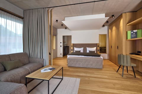 Hypo-allergenic bedding, in-room safe, soundproofing, free WiFi