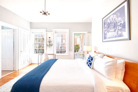 Deluxe Zen Suite 3 | Premium bedding, pillowtop beds, individually decorated