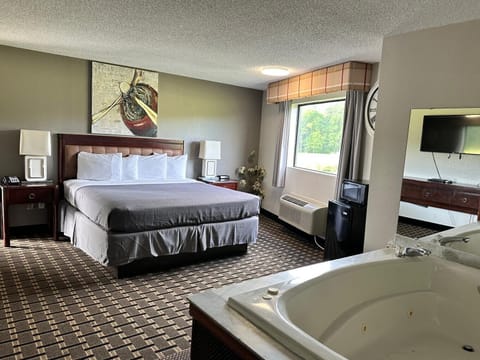 Honeymoon Single Room | Minibar, desk, blackout drapes, iron/ironing board