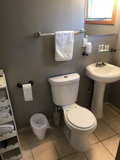 Family Room, 2 Queen Beds | Bathroom | Combined shower/tub, towels