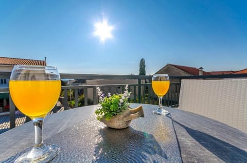Room, 1 Bedroom, Balcony, Garden View | Terrace/patio