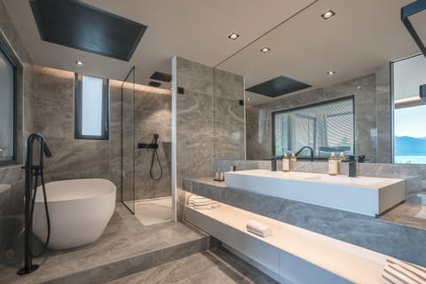 Penthouse avec terrasse - Côté Lac | Bathroom | Free toiletries, hair dryer, bathrobes, slippers