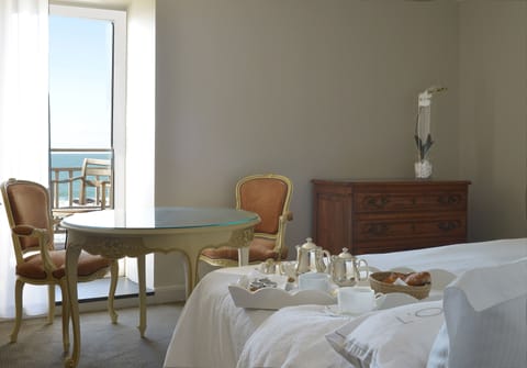 Classic Double Room, Terrace | Minibar, desk, blackout drapes, soundproofing