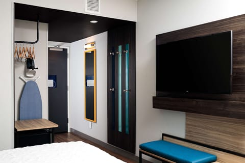 Room, 1 King Bed | Free WiFi, bed sheets