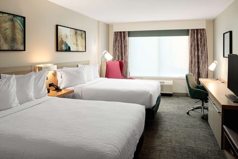 Premium bedding, in-room safe, desk, laptop workspace