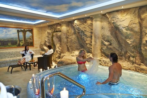 Indoor spa tub