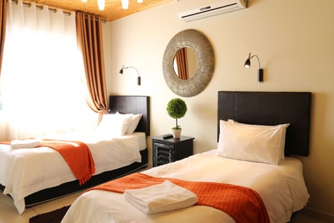 Iron/ironing board, WiFi (surcharge)