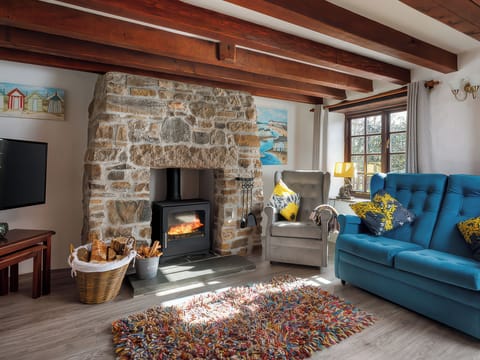 Cottage | Living area | Fireplace