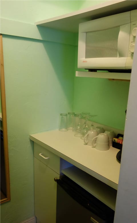 Deluxe Double Room, 2 Queen Beds, Bathtub | Mini-refrigerator