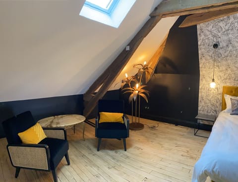 Romantic Double Room, Private Bathroom, City View