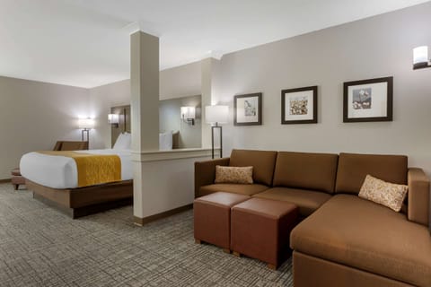 Suite, 1 King Bed with Sofa bed, Non Smoking | Desk, laptop workspace, iron/ironing board, free WiFi