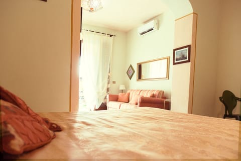 Junior Studio Suite, 1 Bedroom, Non Smoking, Garden View | Premium bedding, memory foam beds, in-room safe, desk