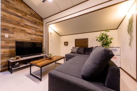 House, Non Smoking | Living room | Flat-screen TV, Netflix, streaming services