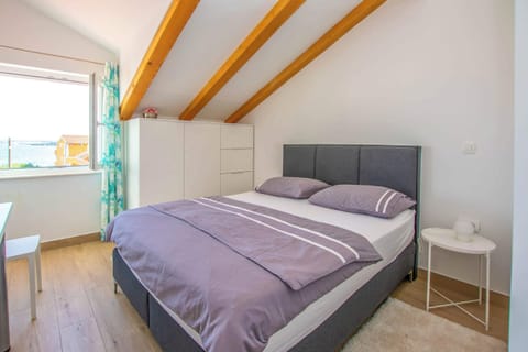 House | 3 bedrooms, iron/ironing board, free WiFi